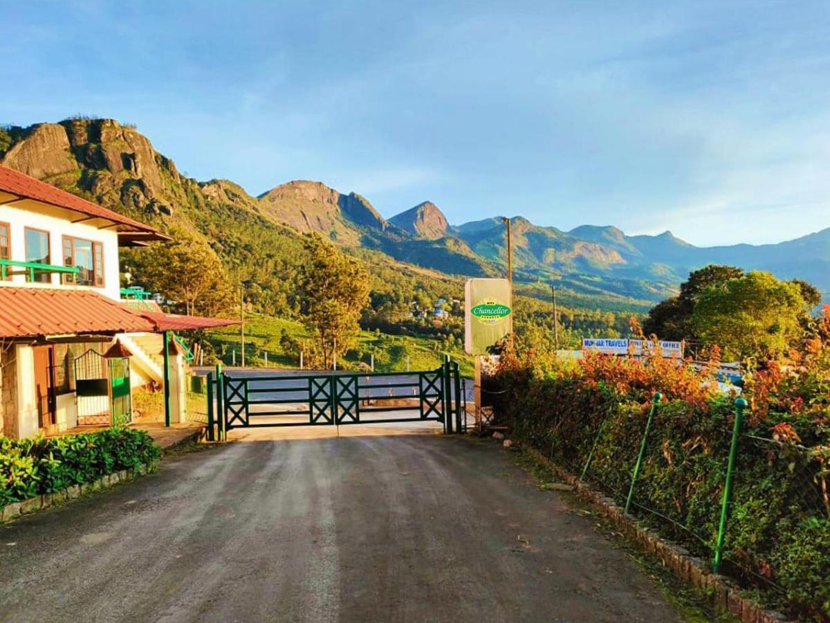 Chancellor Resort Мунар Екстериор снимка